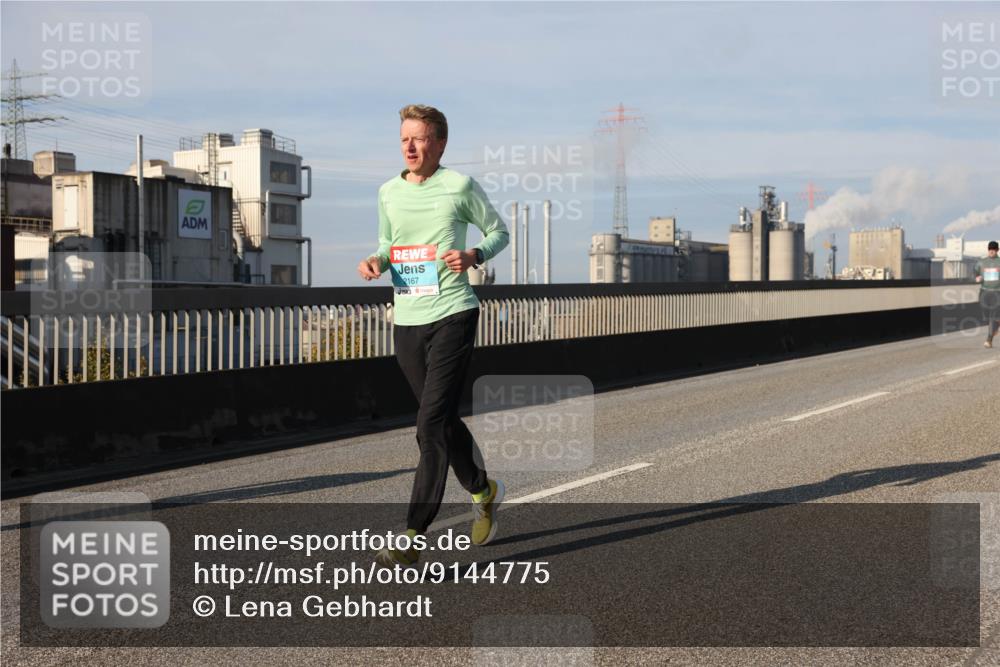 03.10.2025 - Köhlbrandbrückenlauf Lena Gebhardt http://msf.ph/oto/9144775 03.10.2025 10:02:22 Position 2 2167 meine-sportfotos.de