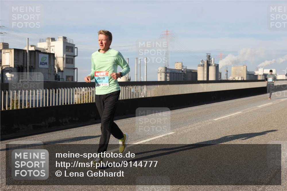 03.10.2025 - Köhlbrandbrückenlauf Lena Gebhardt http://msf.ph/oto/9144777 03.10.2025 10:02:22 Position 2 2167 meine-sportfotos.de