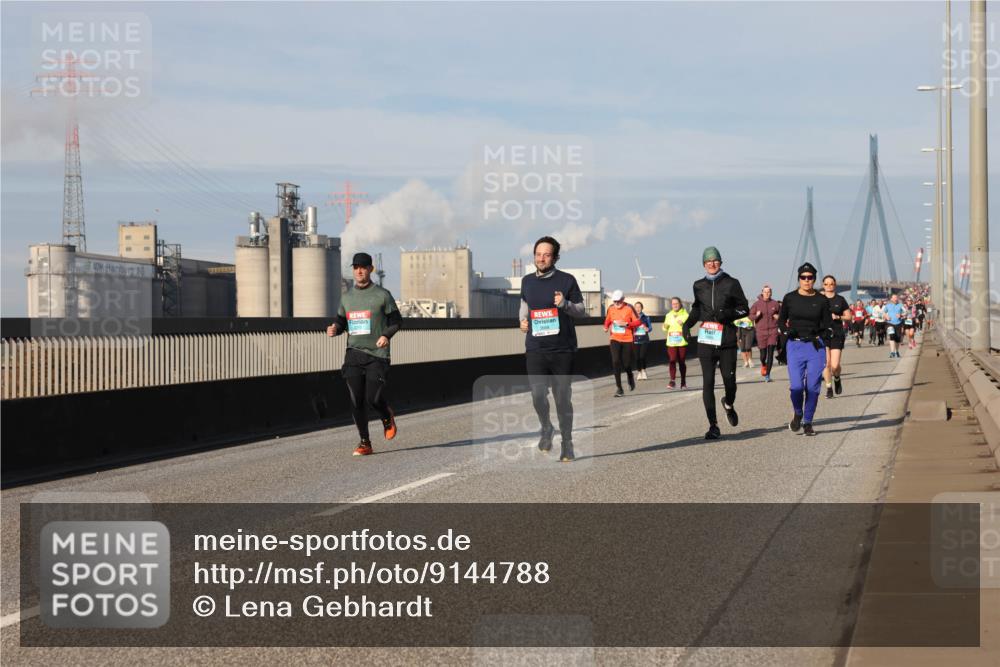 03.10.2025 - Köhlbrandbrückenlauf Lena Gebhardt http://msf.ph/oto/9144788 03.10.2025 10:02:25 Position 2  meine-sportfotos.de