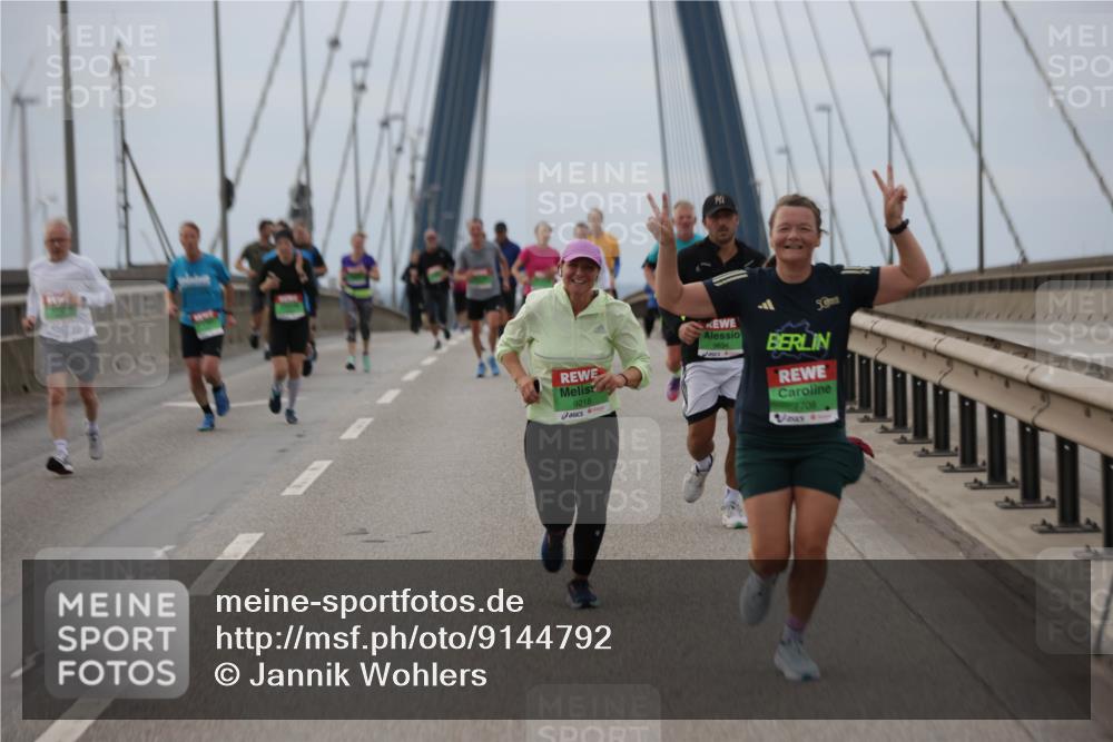 03.10.2025 - Köhlbrandbrückenlauf Jannik Wohlers http://msf.ph/oto/9144792 03.10.2025 15:46:13 Position 1 9218, 9634, 7708 meine-sportfotos.de