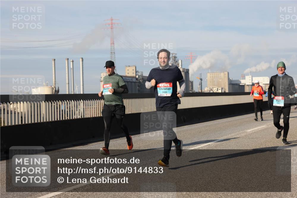 03.10.2025 - Köhlbrandbrückenlauf Lena Gebhardt http://msf.ph/oto/9144833 03.10.2025 10:02:27 Position 2 2210, 3669 meine-sportfotos.de
