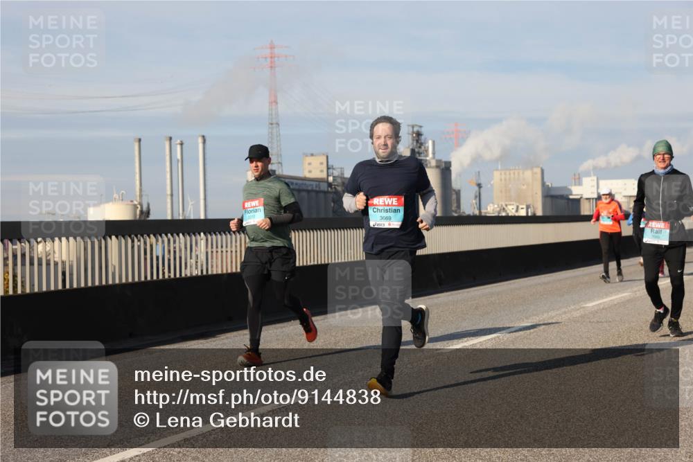 03.10.2025 - Köhlbrandbrückenlauf Lena Gebhardt http://msf.ph/oto/9144838 03.10.2025 10:02:27 Position 2 2210, 3669 meine-sportfotos.de