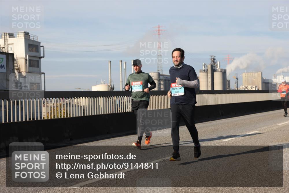 03.10.2025 - Köhlbrandbrückenlauf Lena Gebhardt http://msf.ph/oto/9144841 03.10.2025 10:02:27 Position 2 3669 meine-sportfotos.de