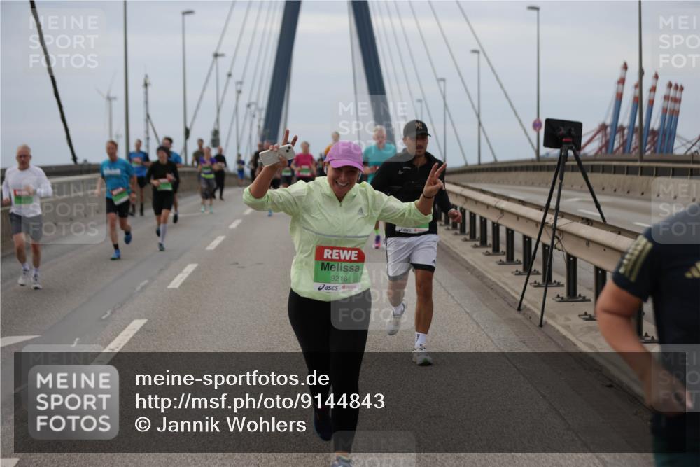 03.10.2025 - Köhlbrandbrückenlauf Jannik Wohlers http://msf.ph/oto/9144843 03.10.2025 15:46:16 Position 1 9218 meine-sportfotos.de