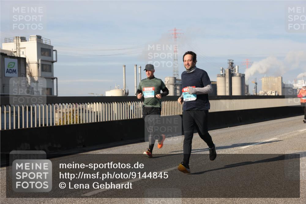 03.10.2025 - Köhlbrandbrückenlauf Lena Gebhardt http://msf.ph/oto/9144845 03.10.2025 10:02:27 Position 2 3669 meine-sportfotos.de