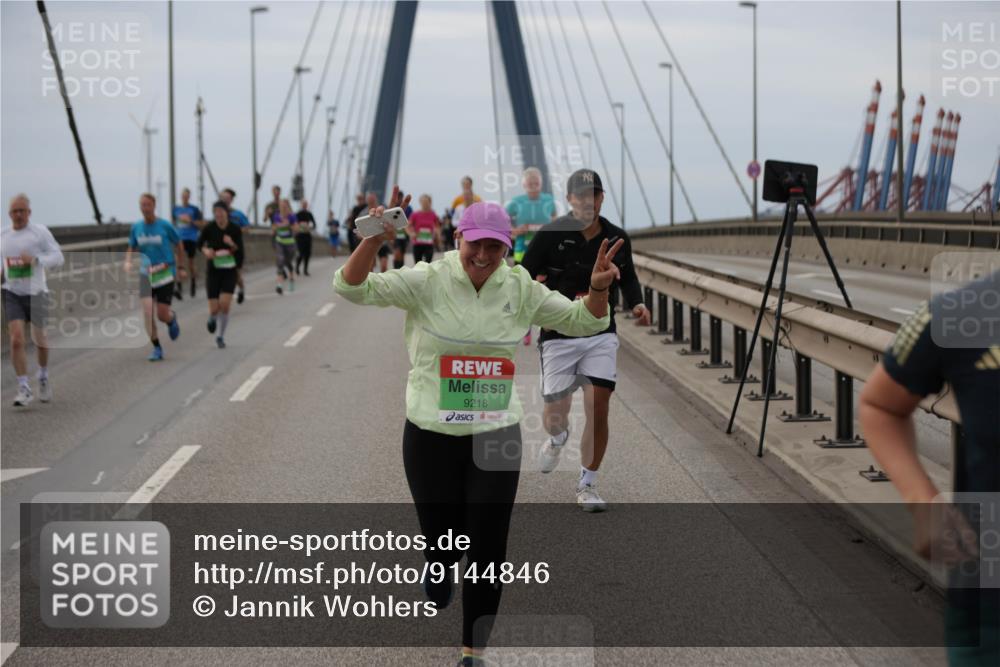 03.10.2025 - Köhlbrandbrückenlauf Jannik Wohlers http://msf.ph/oto/9144846 03.10.2025 15:46:16 Position 1 9218 meine-sportfotos.de