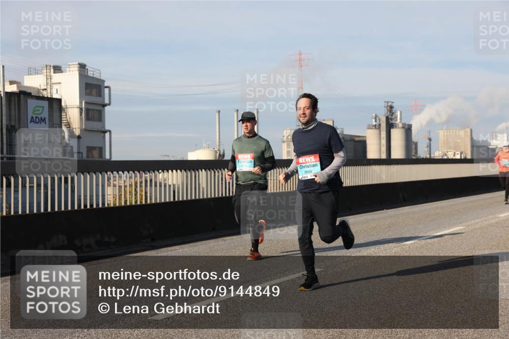 03.10.2025 - Köhlbrandbrückenlauf Lena Gebhardt http://msf.ph/oto/9144849 03.10.2025 10:02:27 Position 2 2210, 3669 meine-sportfotos.de