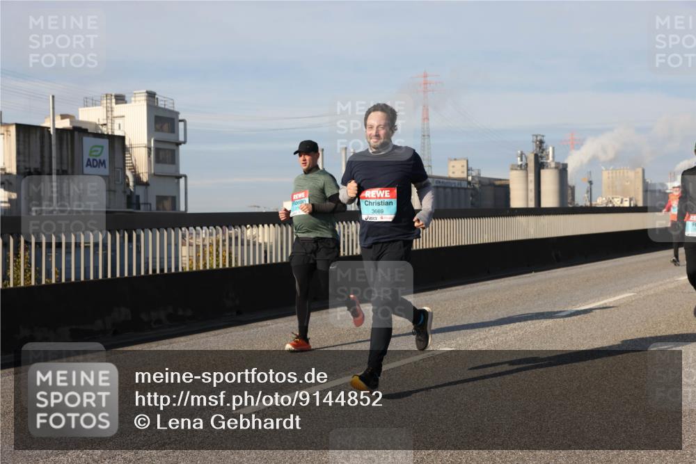 03.10.2025 - Köhlbrandbrückenlauf Lena Gebhardt http://msf.ph/oto/9144852 03.10.2025 10:02:28 Position 2 3669 meine-sportfotos.de