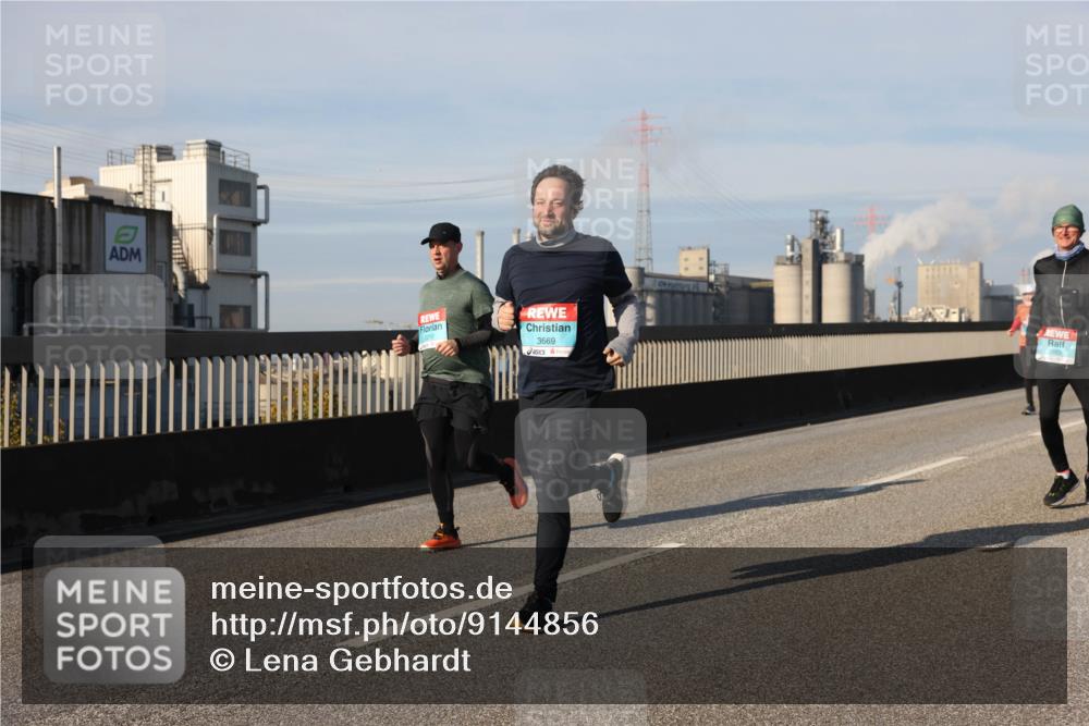 03.10.2025 - Köhlbrandbrückenlauf Lena Gebhardt http://msf.ph/oto/9144856 03.10.2025 10:02:28 Position 2 3669 meine-sportfotos.de
