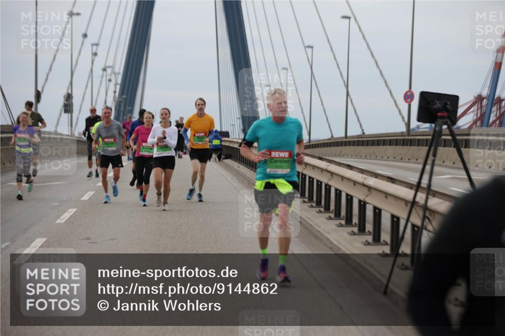 03.10.2025 - Köhlbrandbrückenlauf Jannik Wohlers http://msf.ph/oto/9144862 03.10.2025 15:46:18 Position 1 9542 meine-sportfotos.de