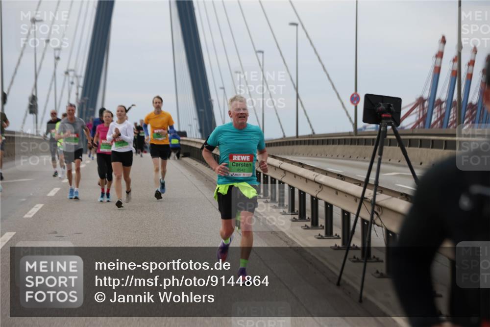 03.10.2025 - Köhlbrandbrückenlauf Jannik Wohlers http://msf.ph/oto/9144864 03.10.2025 15:46:18 Position 1 9542 meine-sportfotos.de