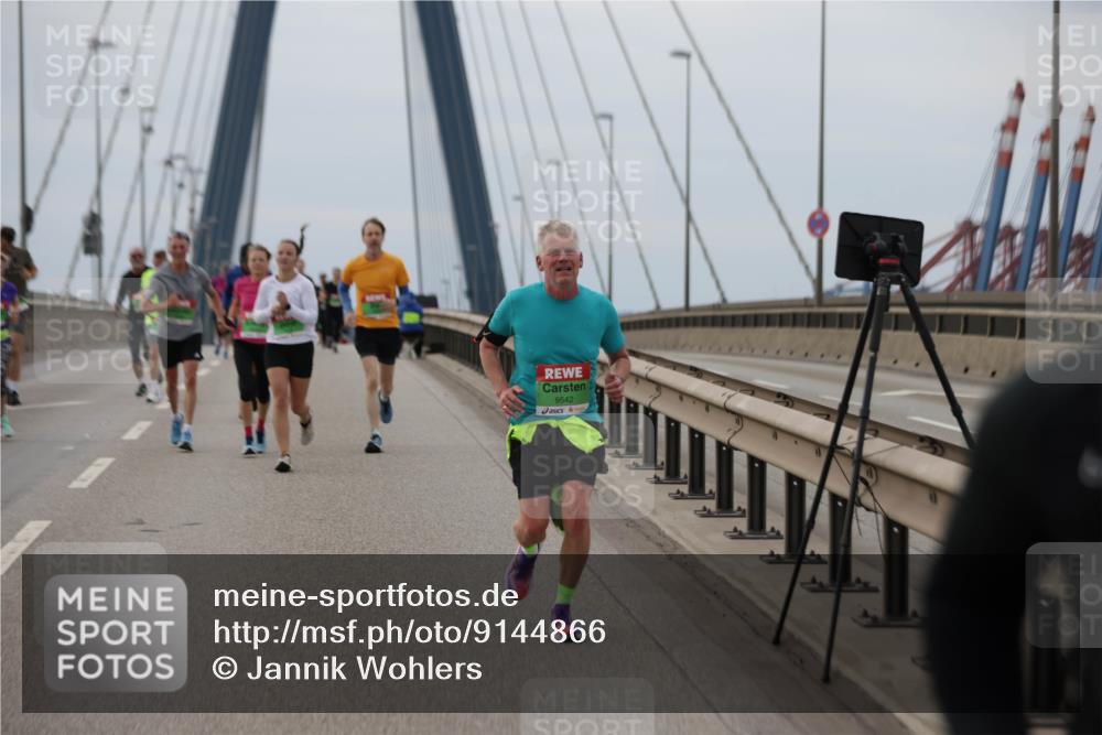 03.10.2025 - Köhlbrandbrückenlauf Jannik Wohlers http://msf.ph/oto/9144866 03.10.2025 15:46:18 Position 1 9542 meine-sportfotos.de