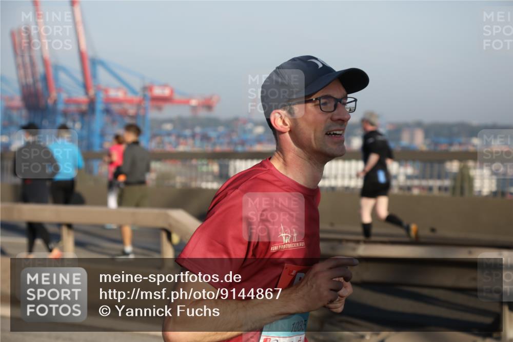 03.10.2025 - Köhlbrandbrückenlauf Yannick Fuchs http://msf.ph/oto/9144867 03.10.2025 08:33:33 Position 2 1035 meine-sportfotos.de