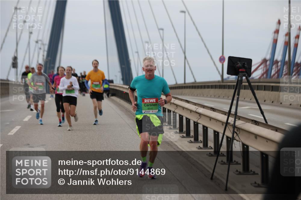 03.10.2025 - Köhlbrandbrückenlauf Jannik Wohlers http://msf.ph/oto/9144869 03.10.2025 15:46:18 Position 1 9542 meine-sportfotos.de