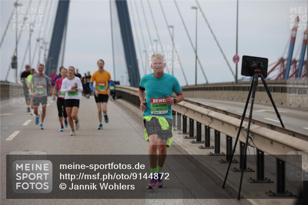 03.10.2025 - Köhlbrandbrückenlauf Jannik Wohlers http://msf.ph/oto/9144872 03.10.2025 15:46:18 Position 1 9542 meine-sportfotos.de