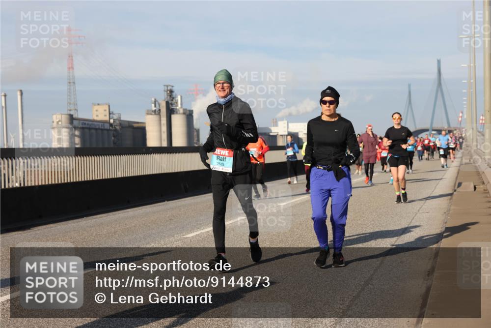 03.10.2025 - Köhlbrandbrückenlauf Lena Gebhardt http://msf.ph/oto/9144873 03.10.2025 10:02:28 Position 2 2683 meine-sportfotos.de