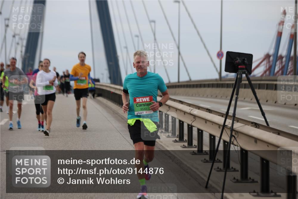 03.10.2025 - Köhlbrandbrückenlauf Jannik Wohlers http://msf.ph/oto/9144876 03.10.2025 15:46:18 Position 1 9542 meine-sportfotos.de