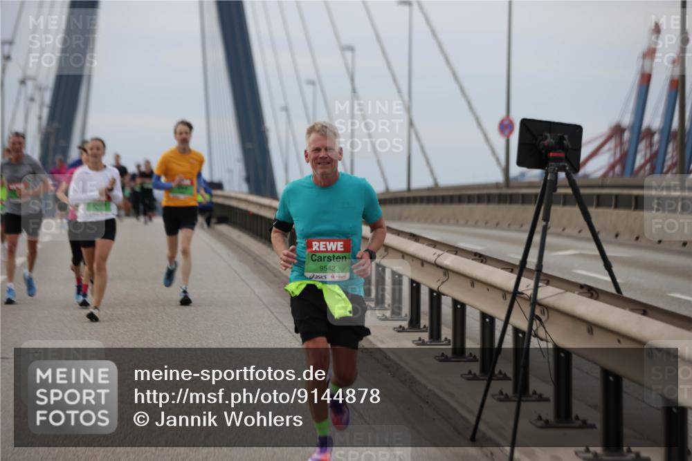 03.10.2025 - Köhlbrandbrückenlauf Jannik Wohlers http://msf.ph/oto/9144878 03.10.2025 15:46:18 Position 1 9542 meine-sportfotos.de
