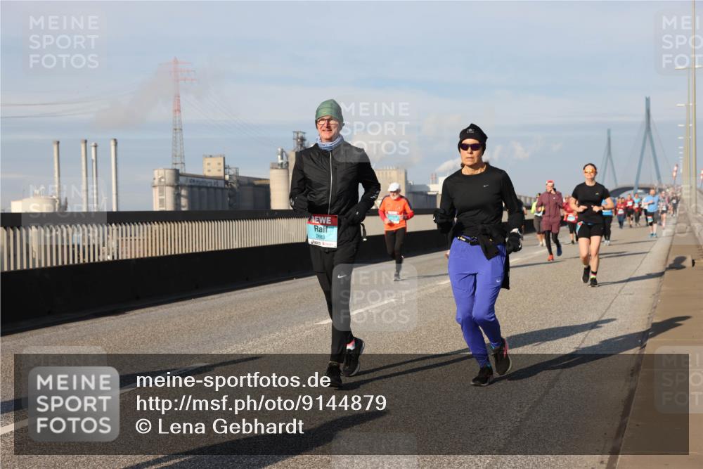 03.10.2025 - Köhlbrandbrückenlauf Lena Gebhardt http://msf.ph/oto/9144879 03.10.2025 10:02:29 Position 2 2683 meine-sportfotos.de
