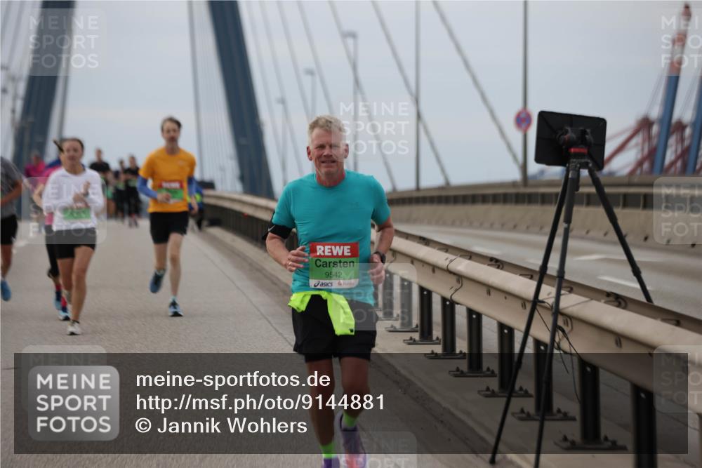 03.10.2025 - Köhlbrandbrückenlauf Jannik Wohlers http://msf.ph/oto/9144881 03.10.2025 15:46:18 Position 1 9542 meine-sportfotos.de