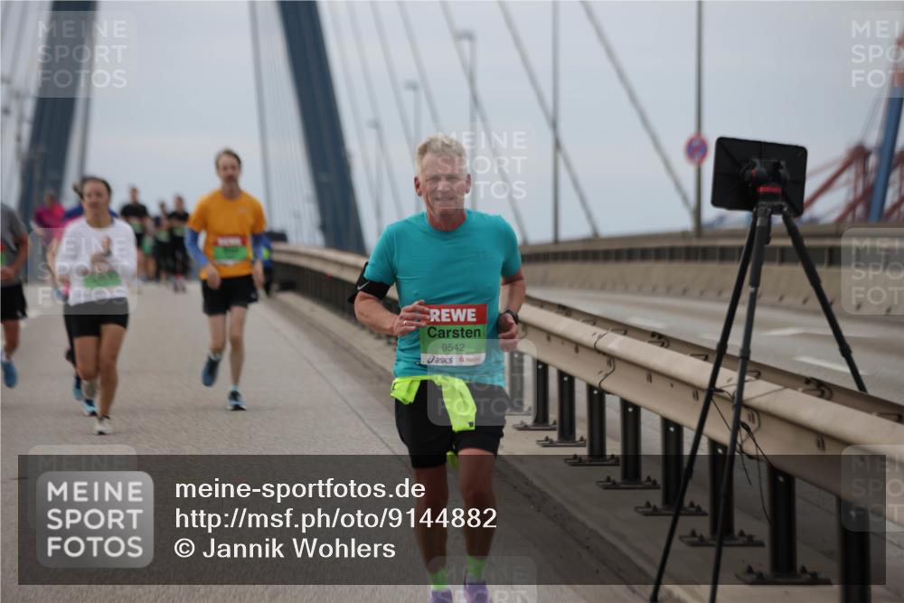 03.10.2025 - Köhlbrandbrückenlauf Jannik Wohlers http://msf.ph/oto/9144882 03.10.2025 15:46:19 Position 1 9542 meine-sportfotos.de