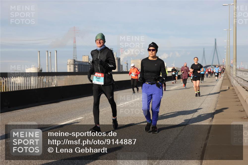 03.10.2025 - Köhlbrandbrückenlauf Lena Gebhardt http://msf.ph/oto/9144887 03.10.2025 10:02:29 Position 2 2683 meine-sportfotos.de