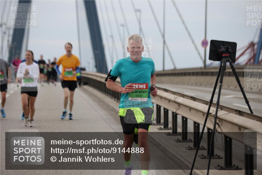 03.10.2025 - Köhlbrandbrückenlauf Jannik Wohlers http://msf.ph/oto/9144888 03.10.2025 15:46:19 Position 1 9542 meine-sportfotos.de