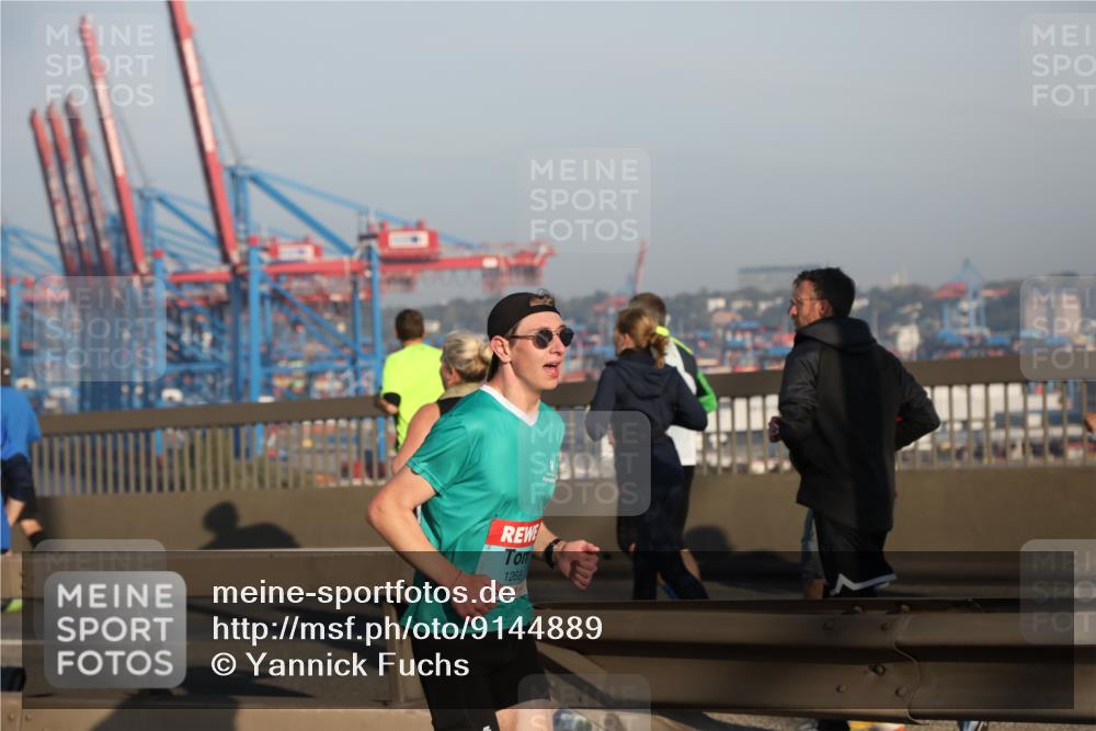 03.10.2025 - Köhlbrandbrückenlauf Yannick Fuchs http://msf.ph/oto/9144889 03.10.2025 08:33:40 Position 2 1268 meine-sportfotos.de