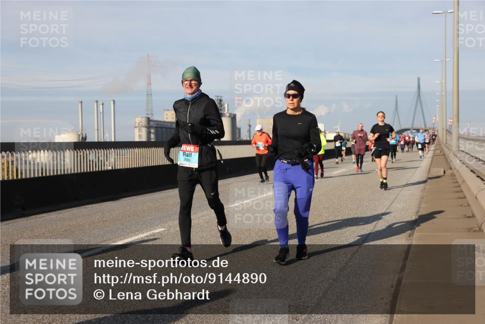 03.10.2025 - Köhlbrandbrückenlauf Lena Gebhardt http://msf.ph/oto/9144890 03.10.2025 10:02:29 Position 2 2683 meine-sportfotos.de