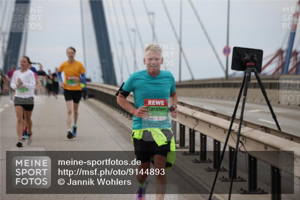 03.10.2025 - Köhlbrandbrückenlauf Jannik Wohlers http://msf.ph/oto/9144893 03.10.2025 15:46:19 Position 1 9542 meine-sportfotos.de