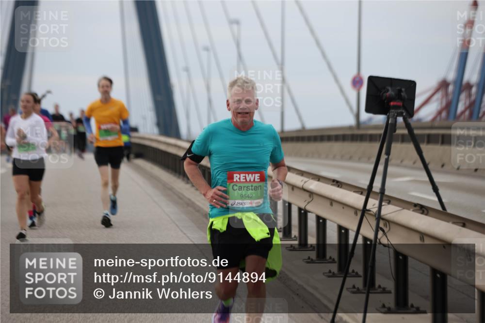 03.10.2025 - Köhlbrandbrückenlauf Jannik Wohlers http://msf.ph/oto/9144894 03.10.2025 15:46:19 Position 1 9542 meine-sportfotos.de