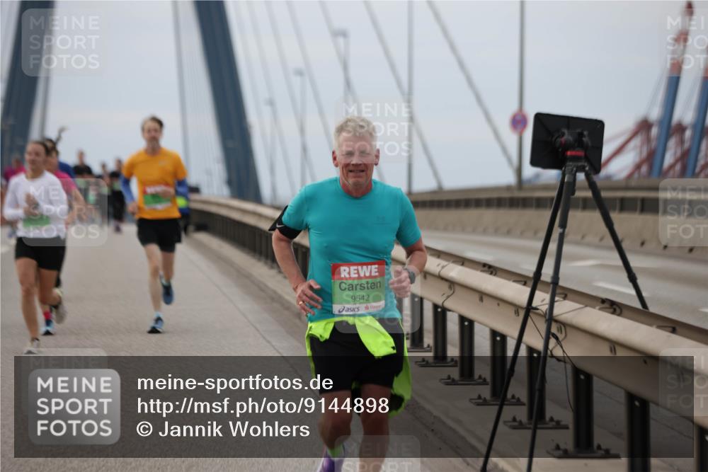 03.10.2025 - Köhlbrandbrückenlauf Jannik Wohlers http://msf.ph/oto/9144898 03.10.2025 15:46:19 Position 1 9542 meine-sportfotos.de