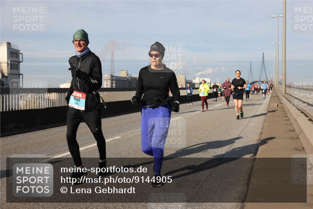 03.10.2025 - Köhlbrandbrückenlauf Lena Gebhardt http://msf.ph/oto/9144905 03.10.2025 10:02:30 Position 2 2683 meine-sportfotos.de