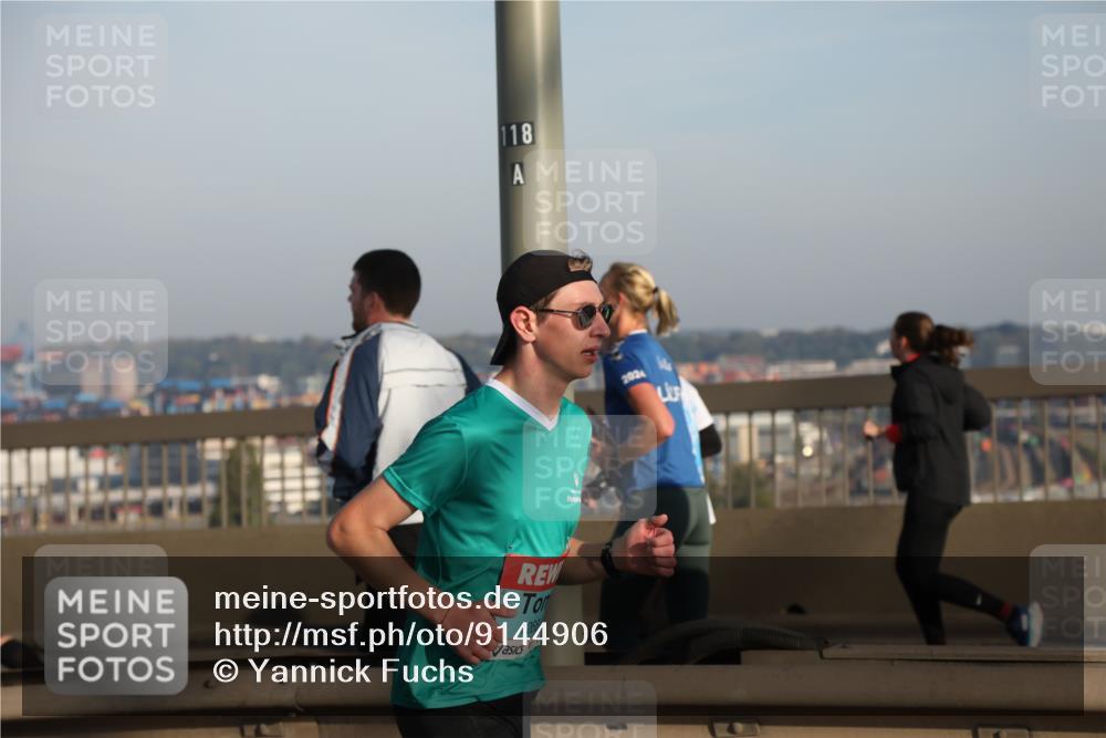 03.10.2025 - Köhlbrandbrückenlauf Yannick Fuchs http://msf.ph/oto/9144906 03.10.2025 08:33:41 Position 2 118, 1268, 2024 meine-sportfotos.de
