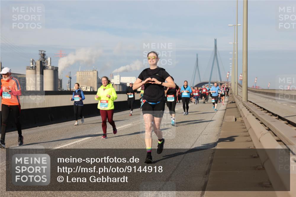03.10.2025 - Köhlbrandbrückenlauf Lena Gebhardt http://msf.ph/oto/9144918 03.10.2025 10:02:31 Position 2 3577 meine-sportfotos.de