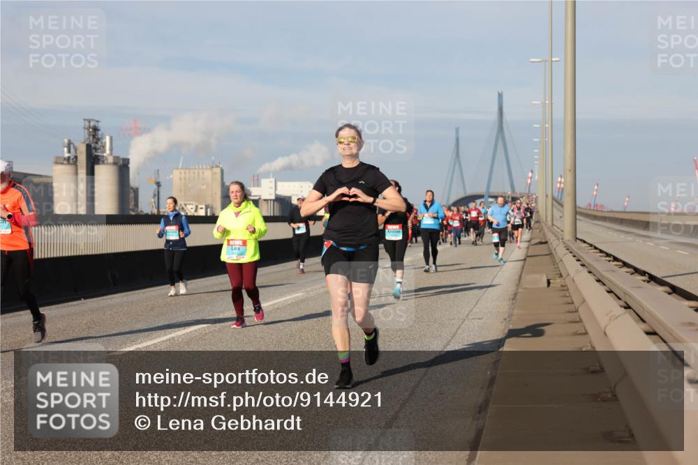 03.10.2025 - Köhlbrandbrückenlauf Lena Gebhardt http://msf.ph/oto/9144921 03.10.2025 10:02:31 Position 2  meine-sportfotos.de