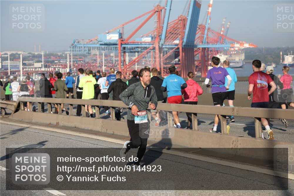 03.10.2025 - Köhlbrandbrückenlauf Yannick Fuchs http://msf.ph/oto/9144923 03.10.2025 08:33:50 Position 2 1184, 2025 meine-sportfotos.de