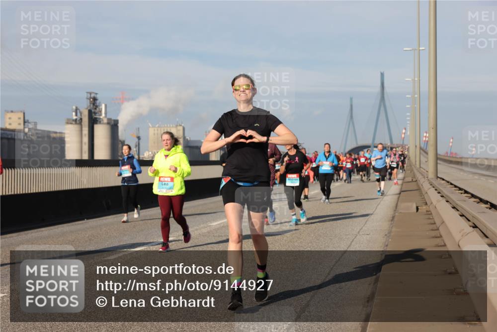 03.10.2025 - Köhlbrandbrückenlauf Lena Gebhardt http://msf.ph/oto/9144927 03.10.2025 10:02:32 Position 2  meine-sportfotos.de