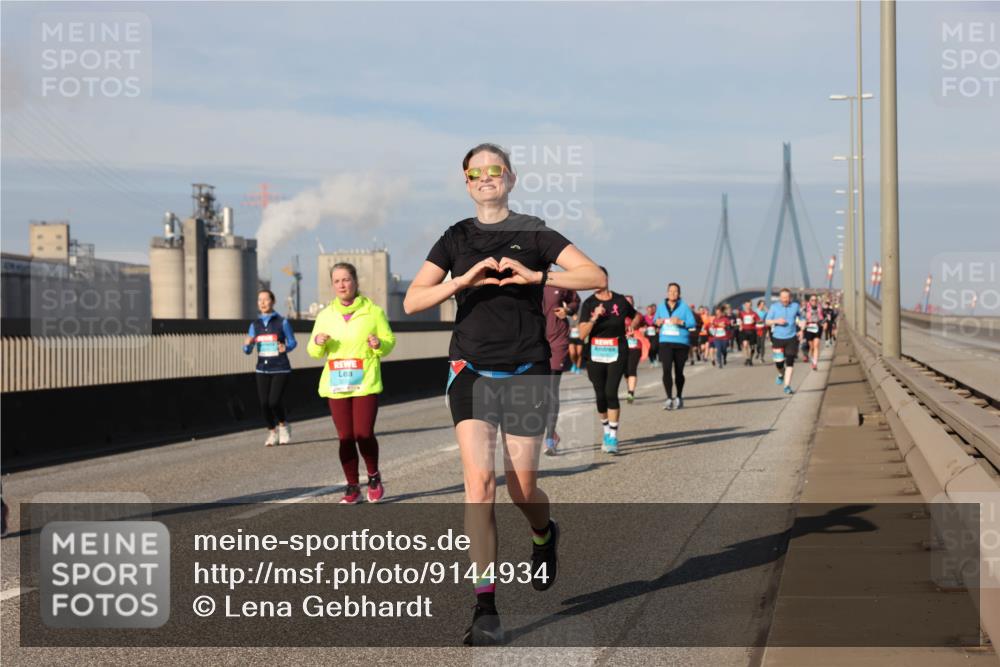 03.10.2025 - Köhlbrandbrückenlauf Lena Gebhardt http://msf.ph/oto/9144934 03.10.2025 10:02:32 Position 2  meine-sportfotos.de