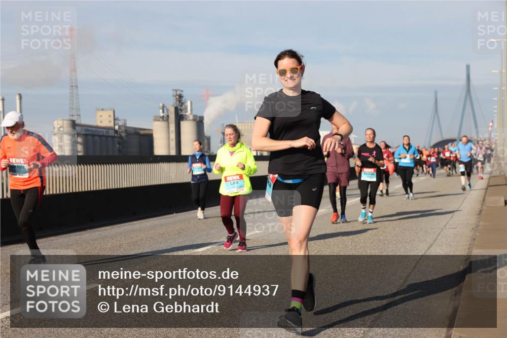 03.10.2025 - Köhlbrandbrückenlauf Lena Gebhardt http://msf.ph/oto/9144937 03.10.2025 10:02:32 Position 2  meine-sportfotos.de