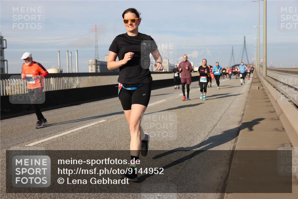 03.10.2025 - Köhlbrandbrückenlauf Lena Gebhardt http://msf.ph/oto/9144952 03.10.2025 10:02:33 Position 2  meine-sportfotos.de