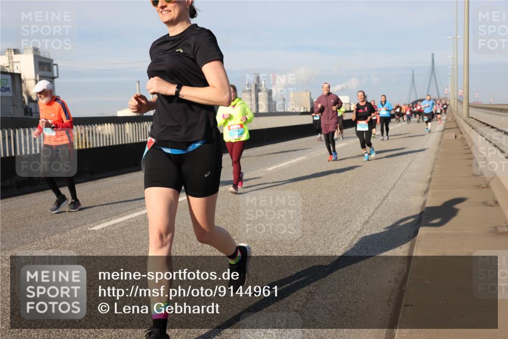03.10.2025 - Köhlbrandbrückenlauf Lena Gebhardt http://msf.ph/oto/9144961 03.10.2025 10:02:33 Position 2  meine-sportfotos.de