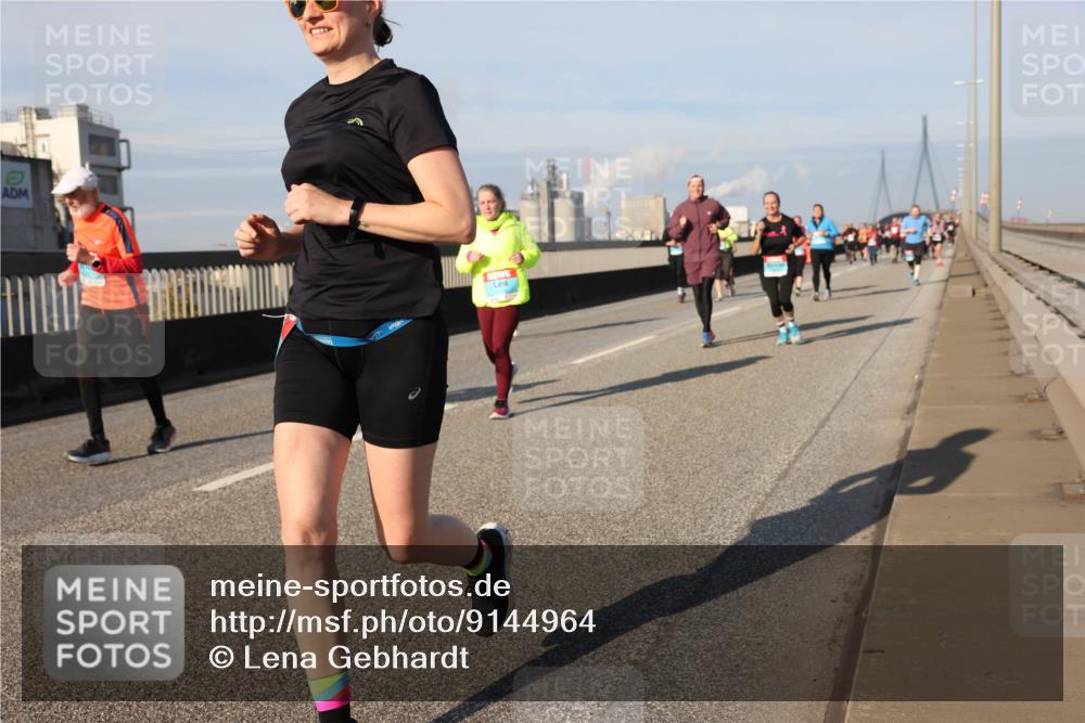 03.10.2025 - Köhlbrandbrückenlauf Lena Gebhardt http://msf.ph/oto/9144964 03.10.2025 10:02:33 Position 2  meine-sportfotos.de