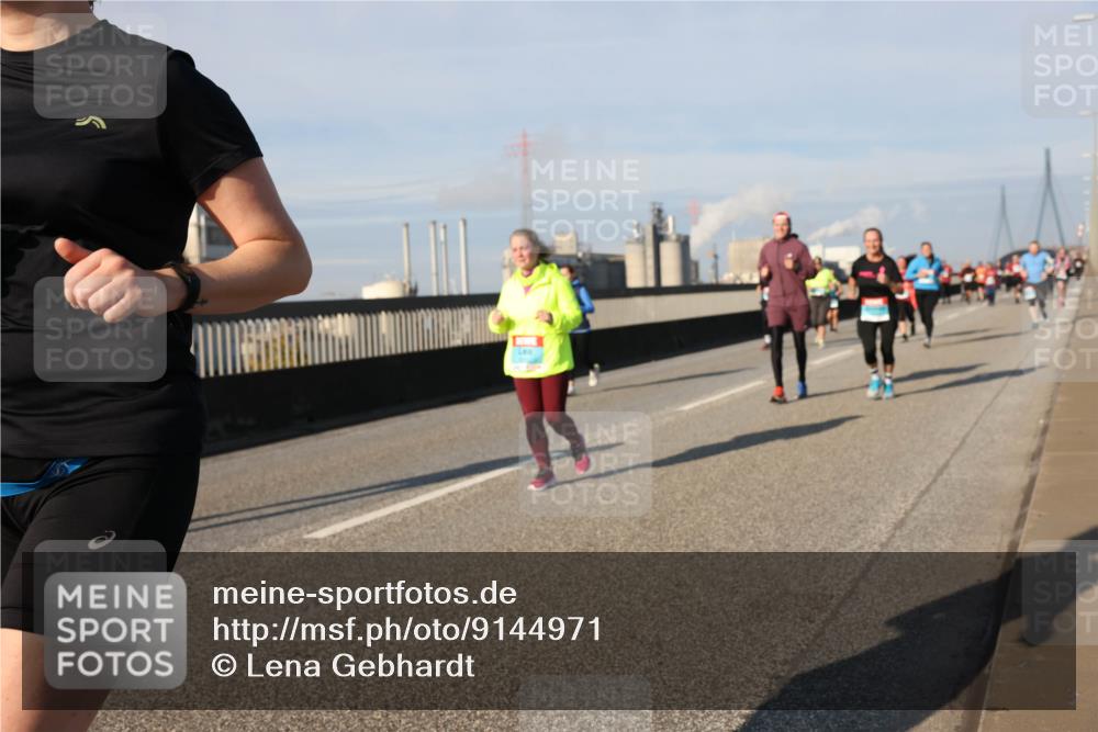 03.10.2025 - Köhlbrandbrückenlauf Lena Gebhardt http://msf.ph/oto/9144971 03.10.2025 10:02:34 Position 2  meine-sportfotos.de