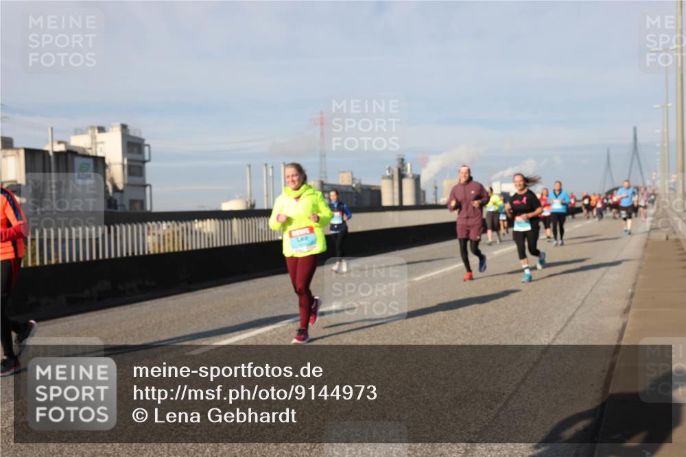 03.10.2025 - Köhlbrandbrückenlauf Lena Gebhardt http://msf.ph/oto/9144973 03.10.2025 10:02:34 Position 2  meine-sportfotos.de