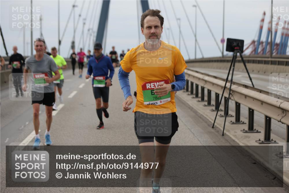 03.10.2025 - Köhlbrandbrückenlauf Jannik Wohlers http://msf.ph/oto/9144977 03.10.2025 15:46:24 Position 1 7822 meine-sportfotos.de