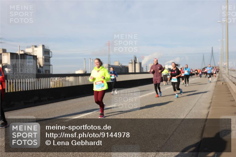 03.10.2025 - Köhlbrandbrückenlauf Lena Gebhardt http://msf.ph/oto/9144978 03.10.2025 10:02:34 Position 2  meine-sportfotos.de