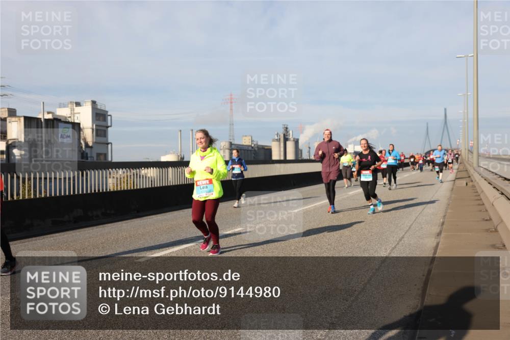 03.10.2025 - Köhlbrandbrückenlauf Lena Gebhardt http://msf.ph/oto/9144980 03.10.2025 10:02:34 Position 2  meine-sportfotos.de