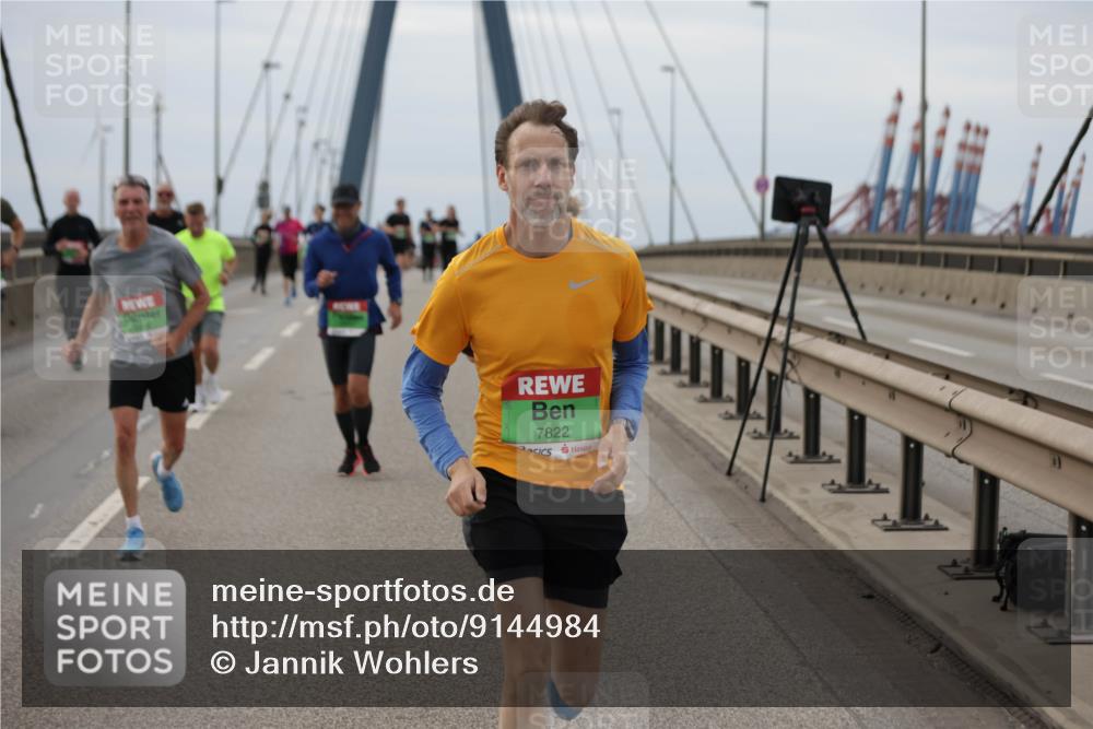 03.10.2025 - Köhlbrandbrückenlauf Jannik Wohlers http://msf.ph/oto/9144984 03.10.2025 15:46:24 Position 1 7822 meine-sportfotos.de