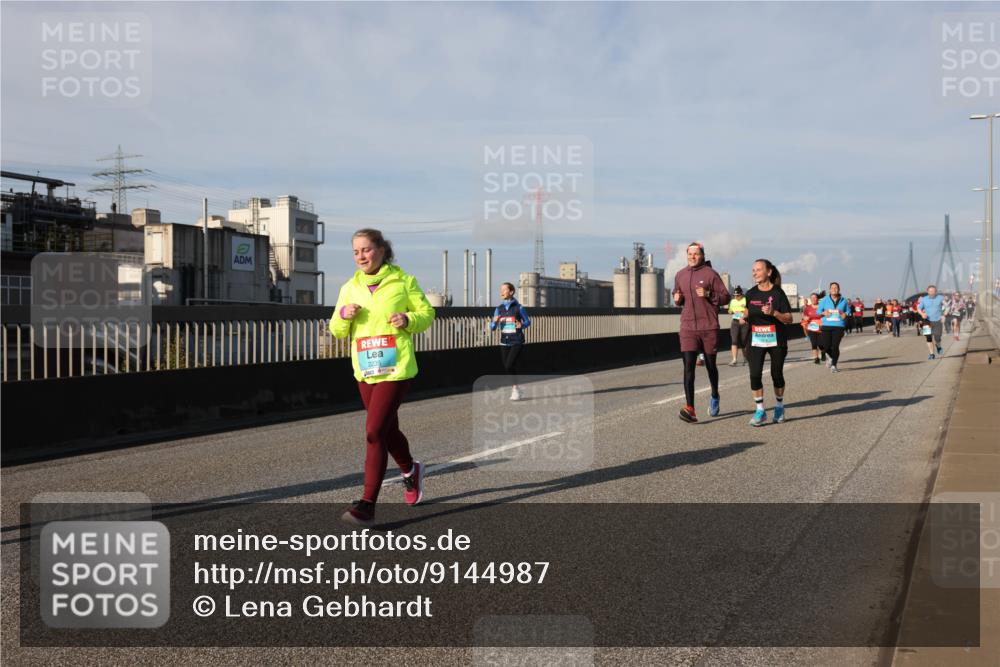 03.10.2025 - Köhlbrandbrückenlauf Lena Gebhardt http://msf.ph/oto/9144987 03.10.2025 10:02:34 Position 2  meine-sportfotos.de